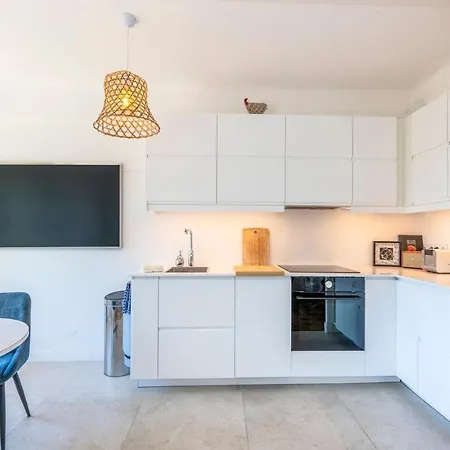 Daire 2-bedroom With Sea View & Ac,